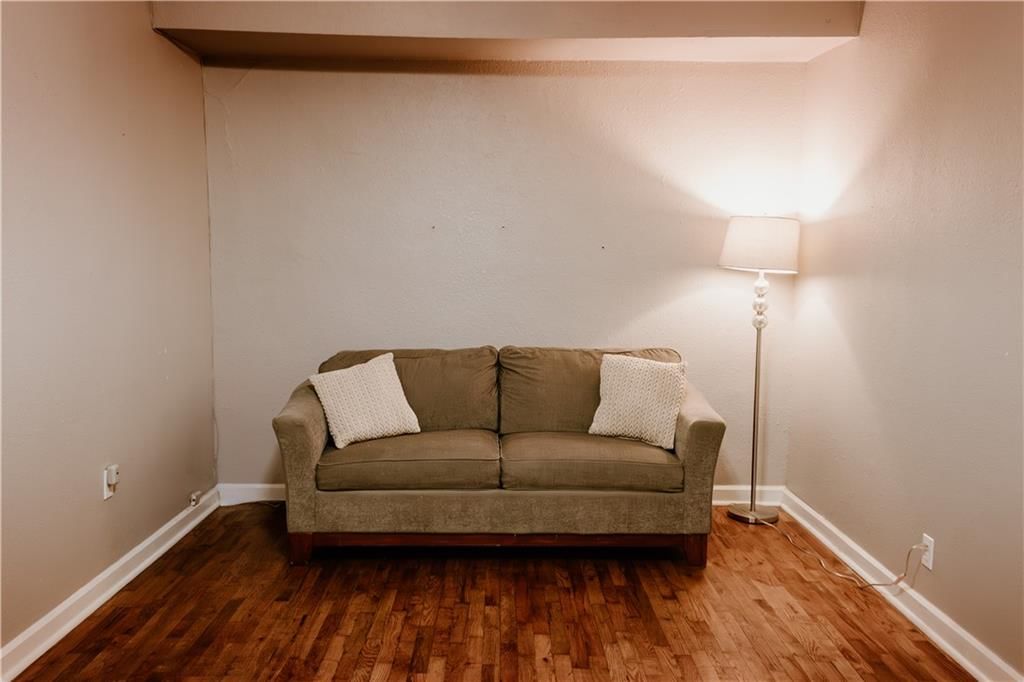 10 S Silver Street — photo 14