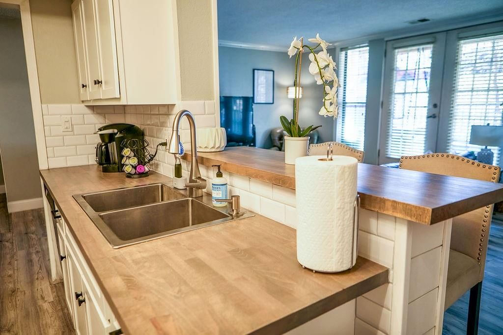 4727 Jarboe Street — photo 9