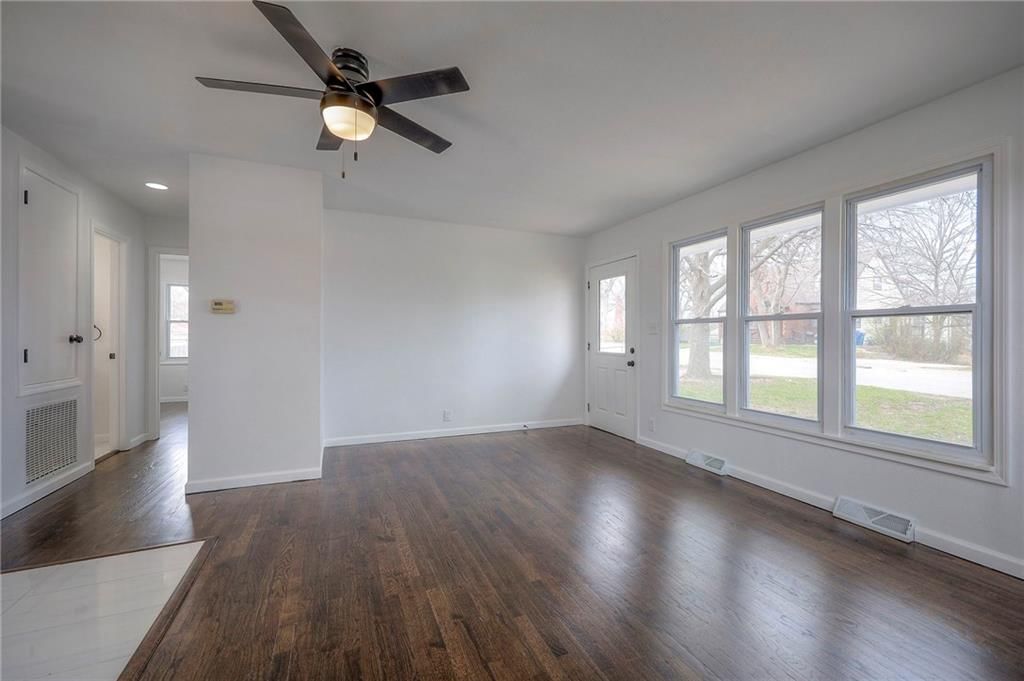 Photo 5 of 18 - 481 Meadowbrook Road