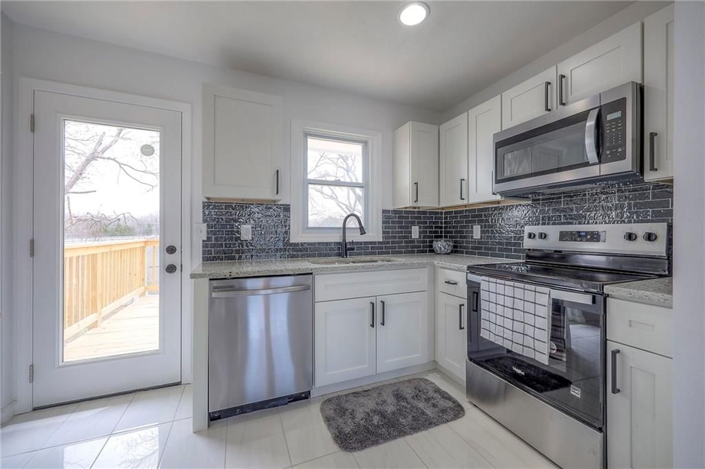 Photo 7 of 18 - 481 Meadowbrook Road