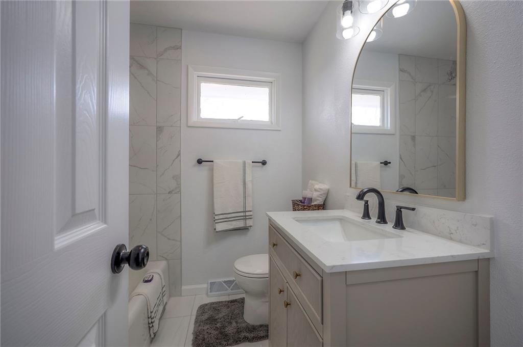 Photo 10 of 18 - 481 Meadowbrook Road