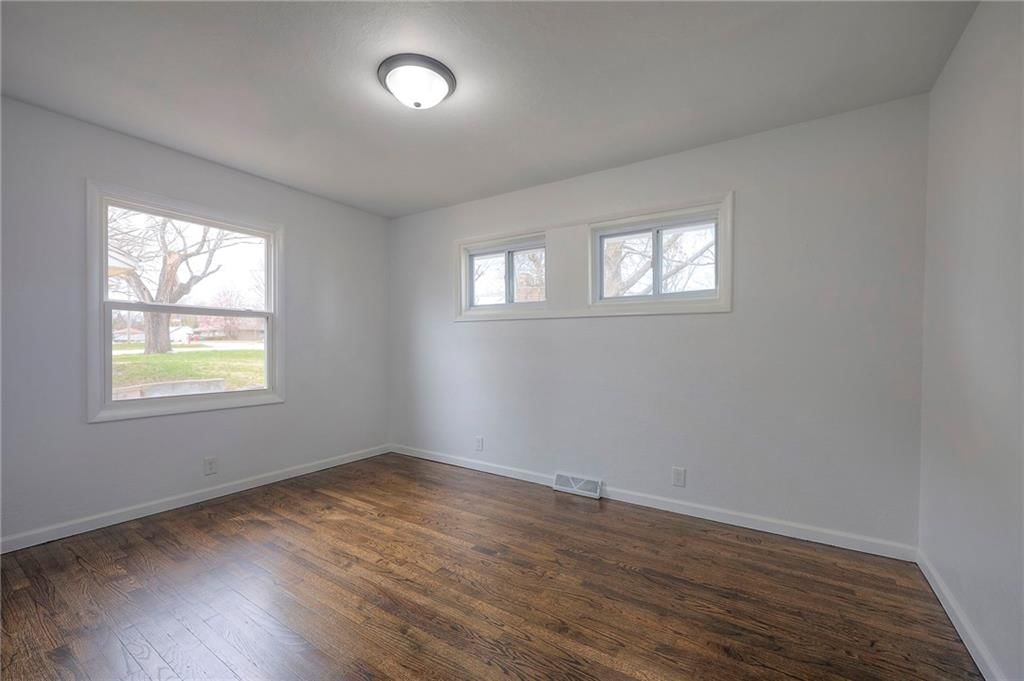 Photo 12 of 18 - 481 Meadowbrook Road