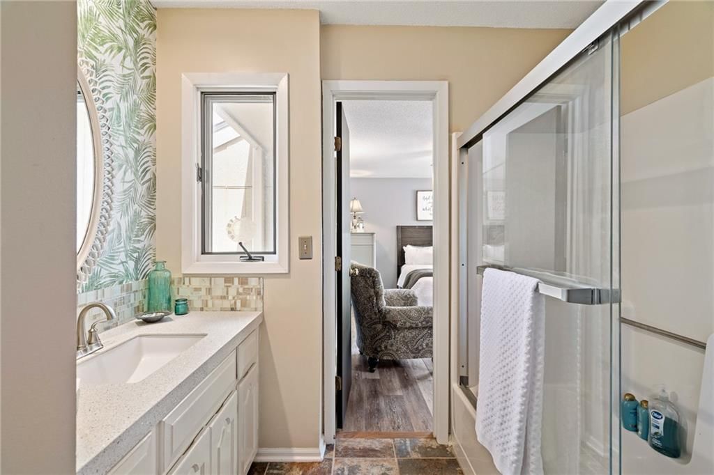 12427 Charlotte Street — photo 32