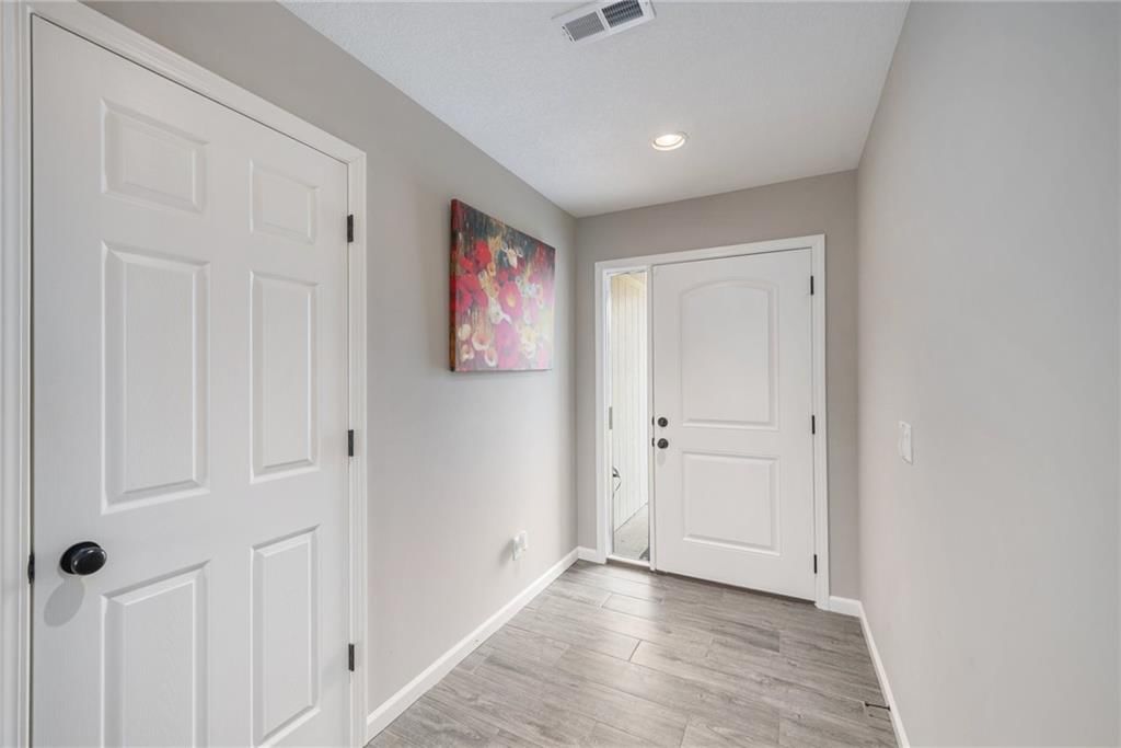 12 Howard Circle — photo 3
