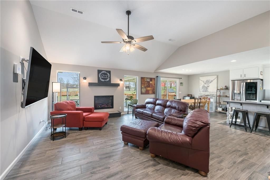 12 Howard Circle — photo 4