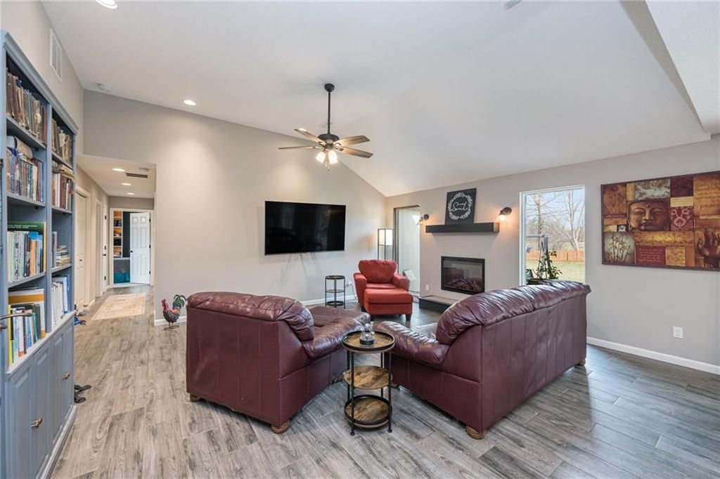 12 Howard Circle — photo 5