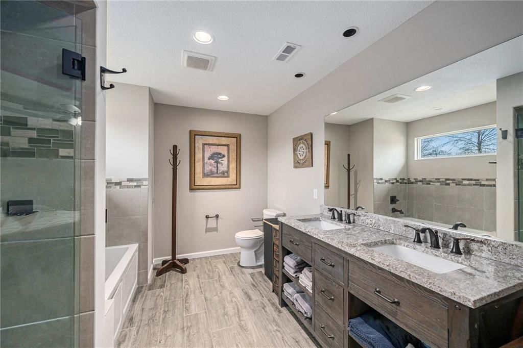 12 Howard Circle — photo 11