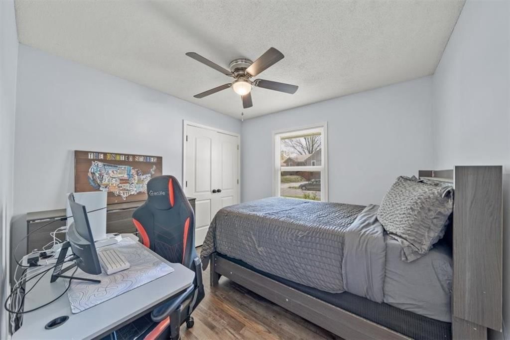 1500 Baker Street — photo 17