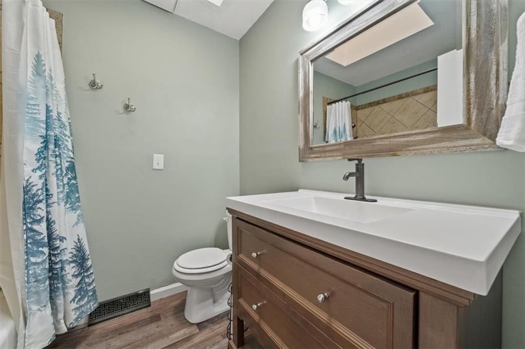 1500 Baker Street — photo 18