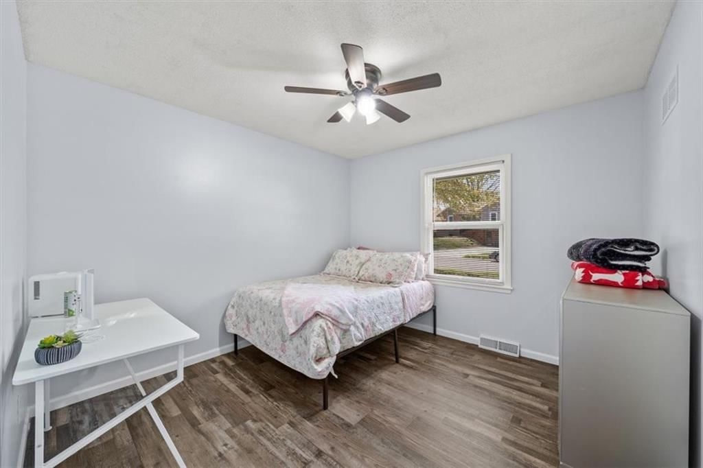 1500 Baker Street — photo 19