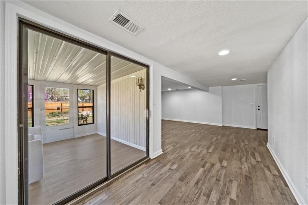 1500 Baker Street — photo 22