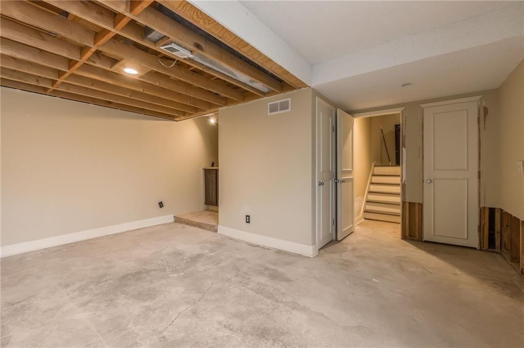 4908 NW Barry Road — photo 24