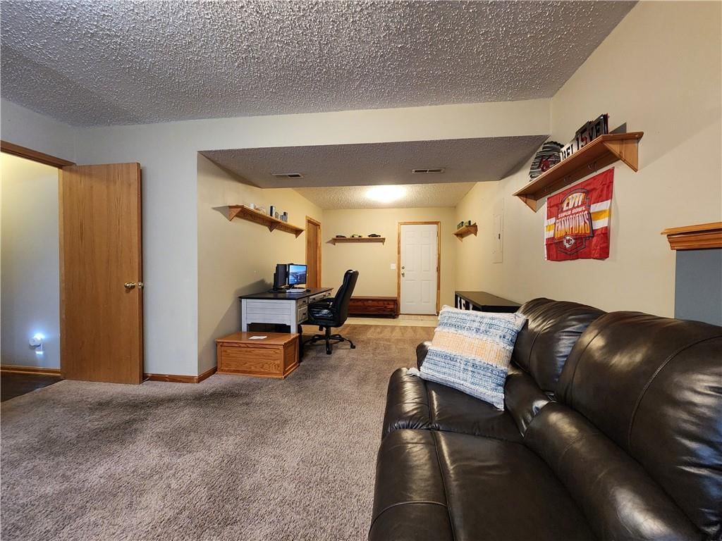 11504 N Manning Avenue — photo 31
