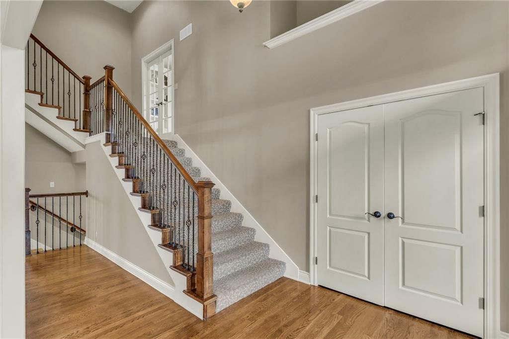 5135 Meadow Height Drive — photo 6