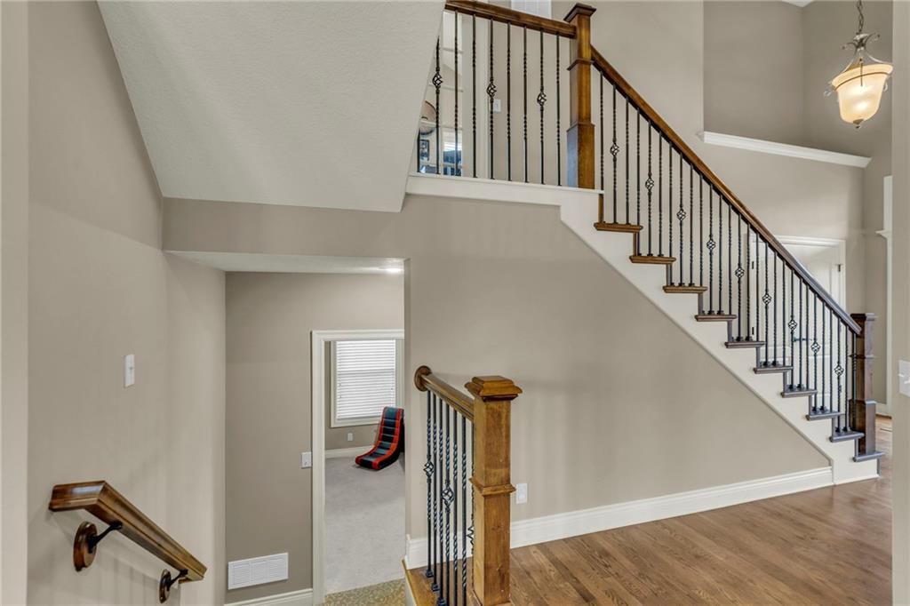 5135 Meadow Height Drive — photo 10