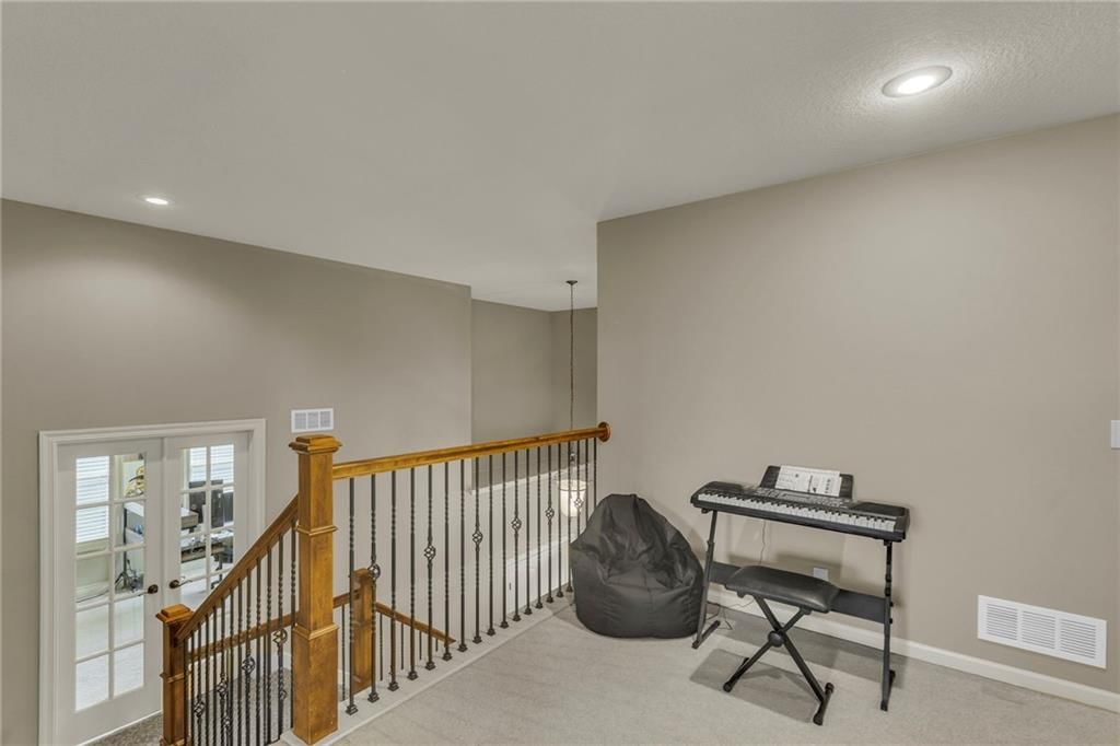 5135 Meadow Height Drive — photo 12