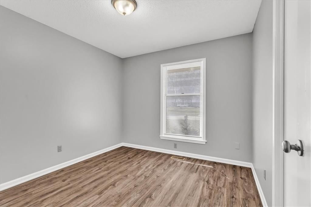 1141 NE Banner Drive — photo 17