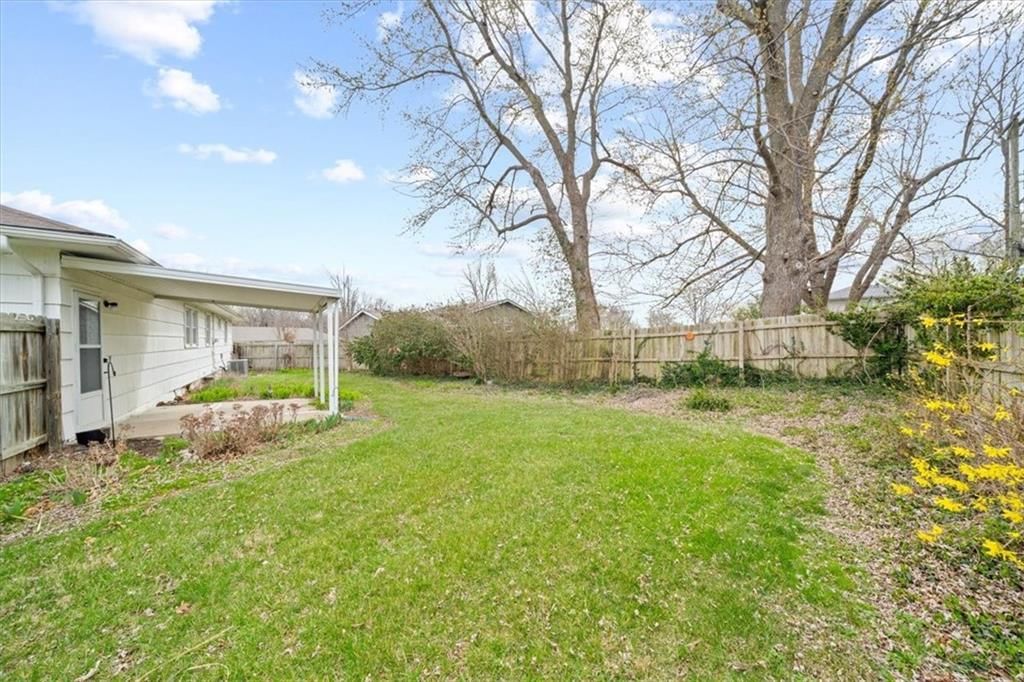 1716 Lexington Road — photo 10