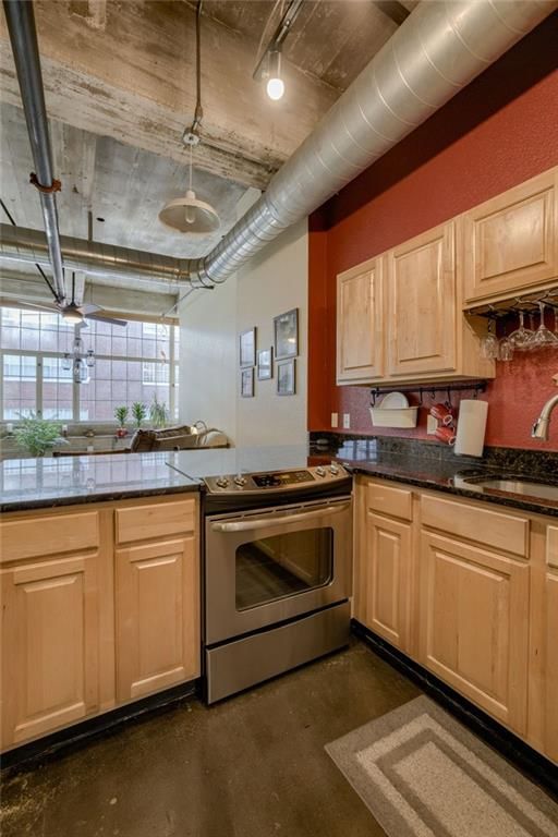 321 W 7TH Street — photo 6