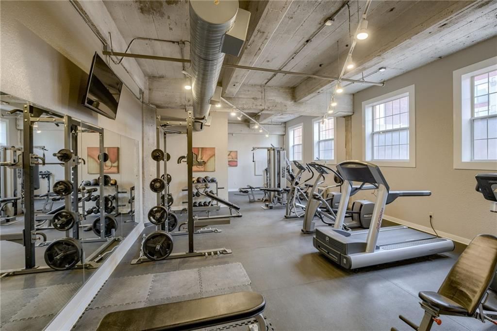 321 W 7TH Street — photo 23