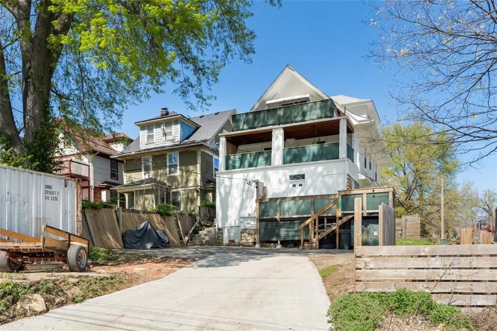 2835 E 8th Street — photo 4