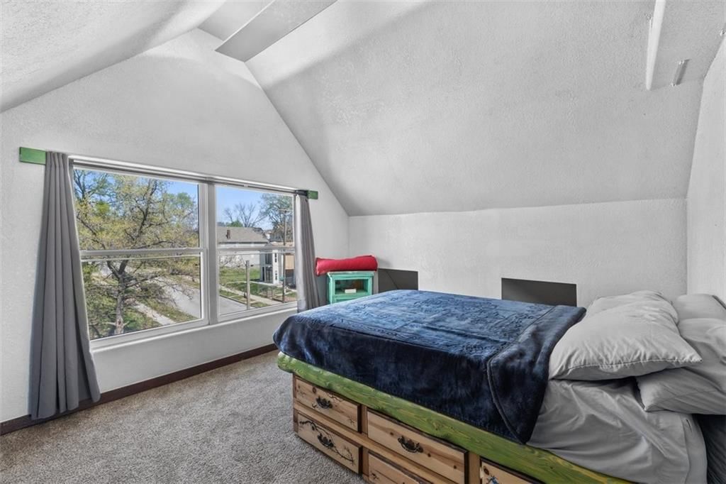 2835 E 8th Street — photo 14