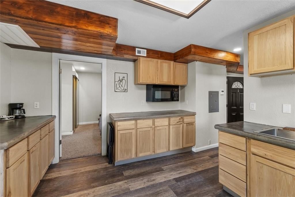 2835 E 8th Street — photo 22