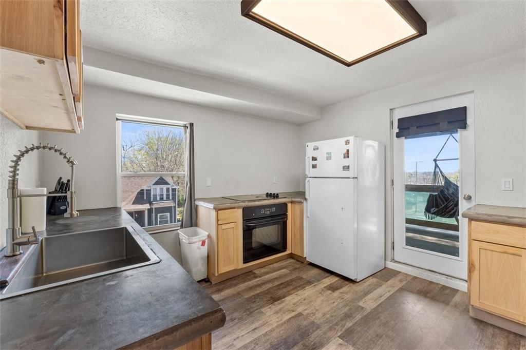 2835 E 8th Street — photo 24