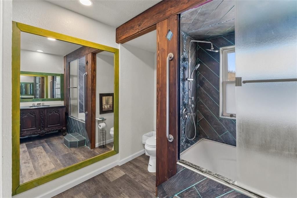 2835 E 8th Street — photo 25