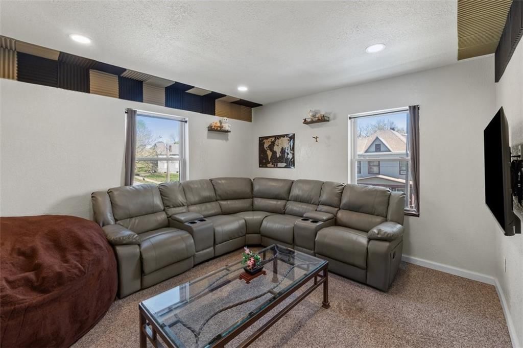 2835 E 8th Street — photo 33