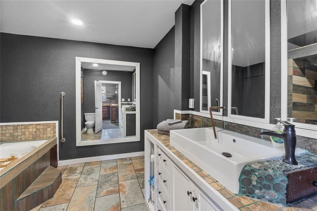 2835 E 8th Street — photo 37