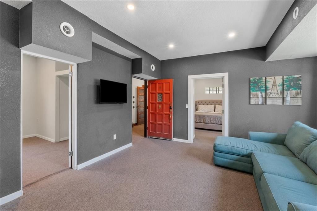 2835 E 8th Street — photo 41