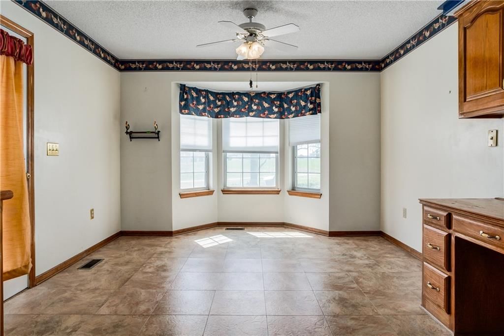 24005 W 57th Terrace — photo 11