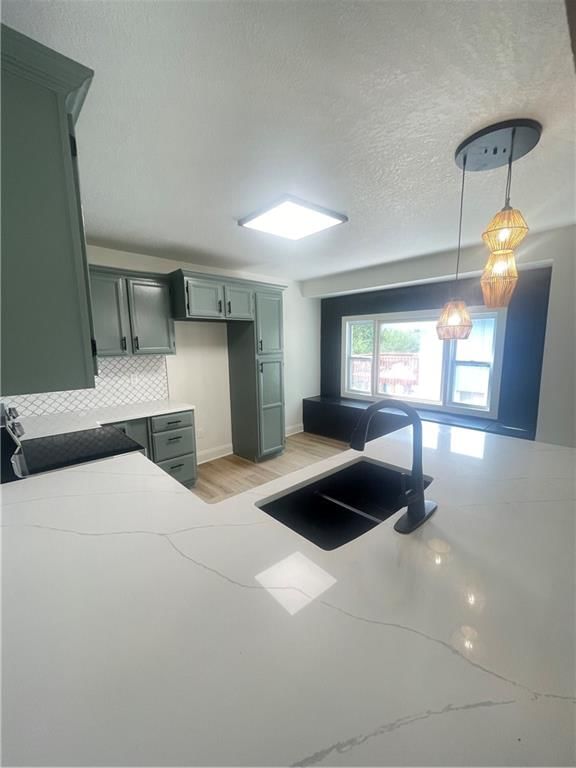 Photo 5 of 35 - 907 N River Boulevard