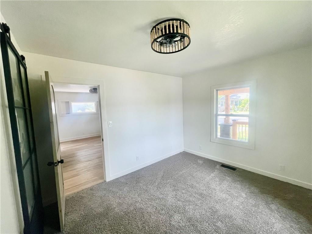 Photo 21 of 35 - 907 N River Boulevard