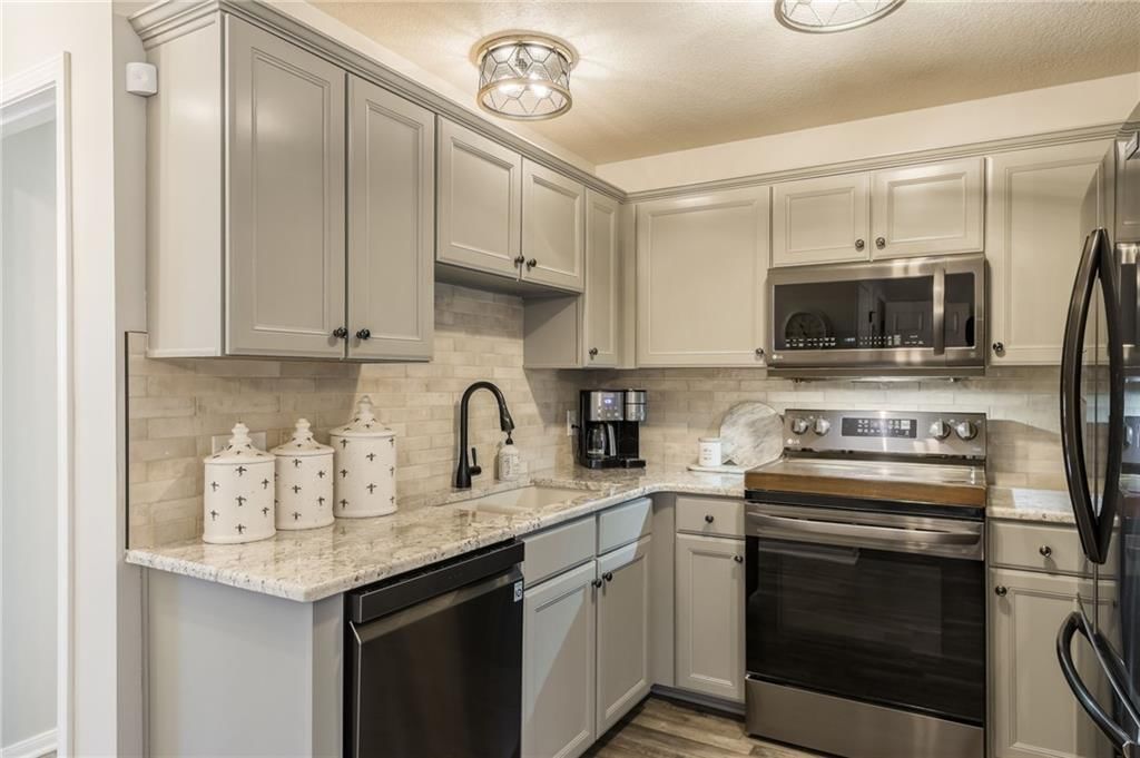 8126 N Lawndale Avenue — photo 13