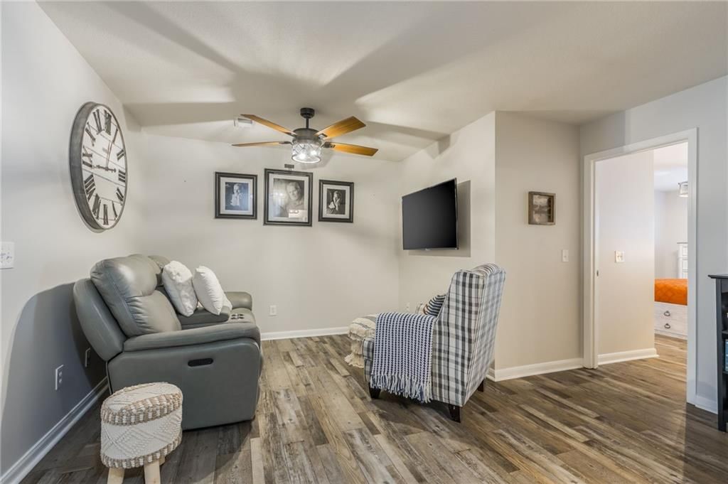 8126 N Lawndale Avenue — photo 16