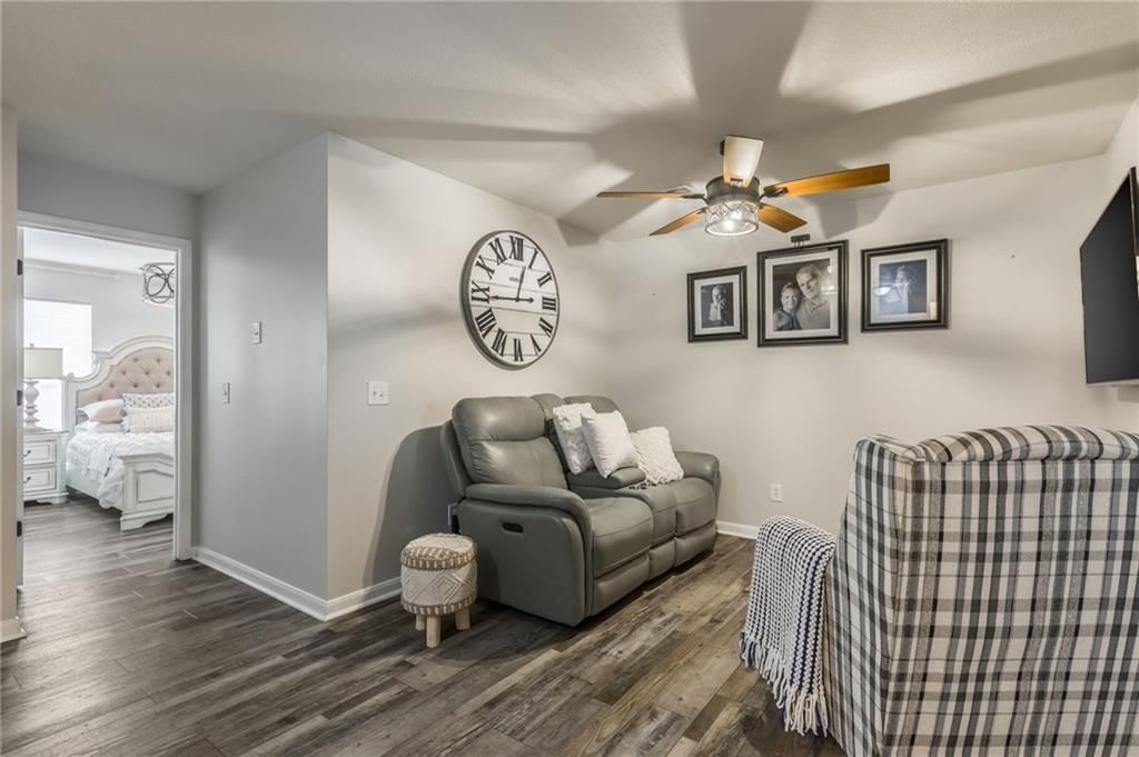 8126 N Lawndale Avenue — photo 17