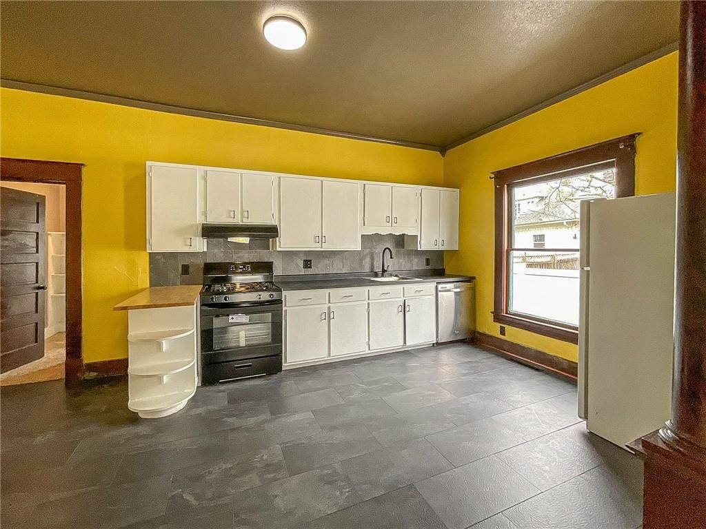 Photo 6 of 16 - 820 S Vermont Avenue