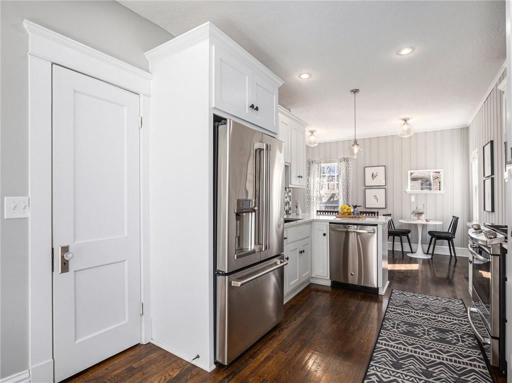 421 W 59th Terrace — photo 12
