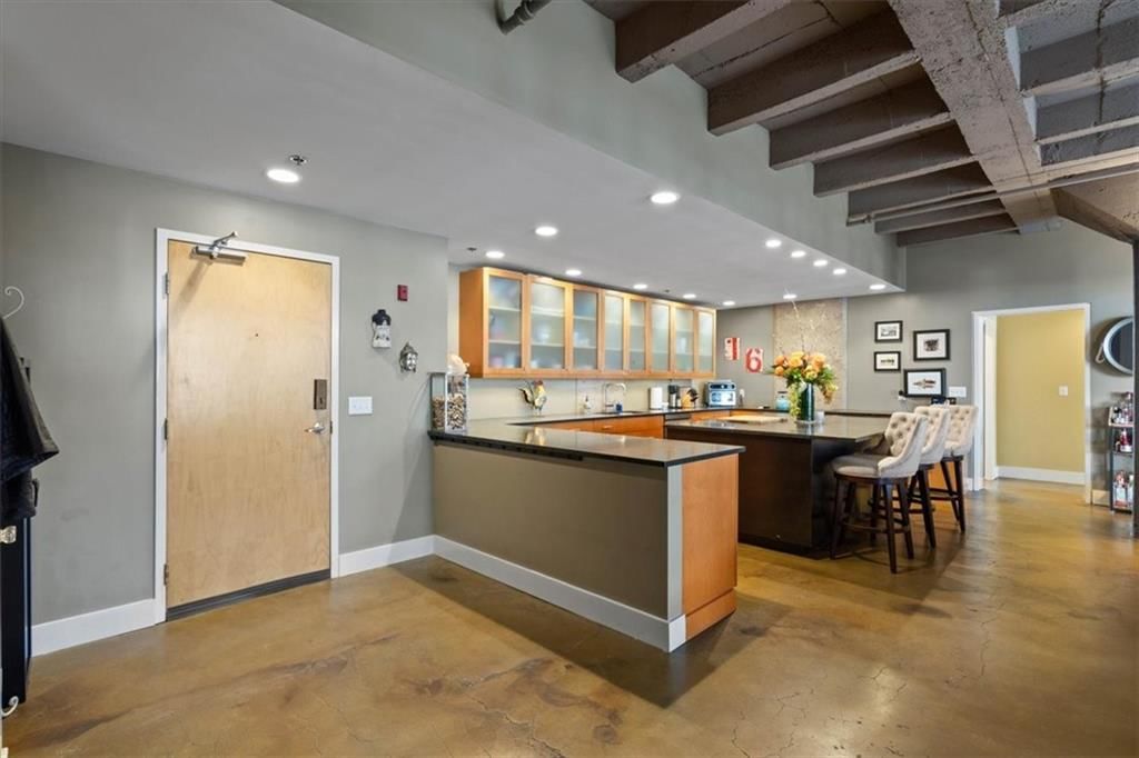 2120 Wyandotte Street — photo 3
