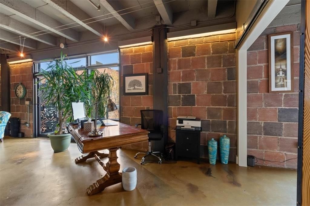 2120 Wyandotte Street — photo 12