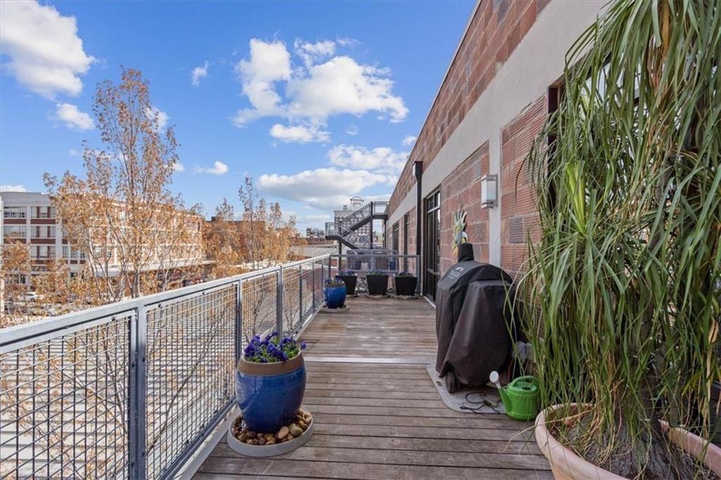 2120 Wyandotte Street — photo 13