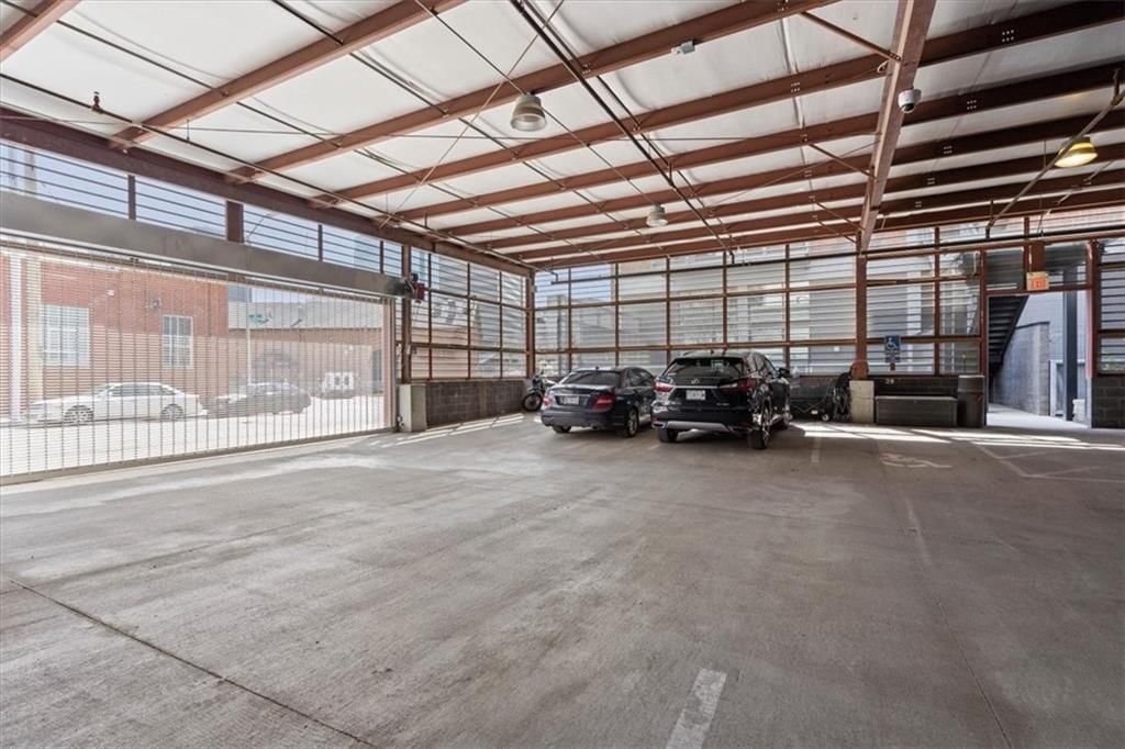 2120 Wyandotte Street — photo 27
