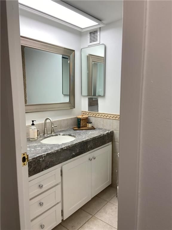 4545 Wornall Road — photo 26