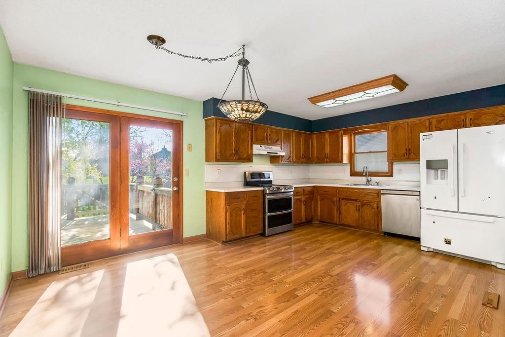 6327 N Bedford Avenue — photo 5