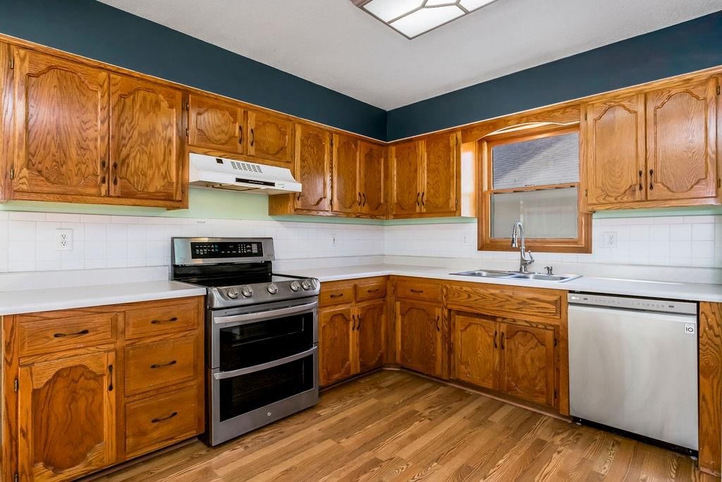 6327 N Bedford Avenue — photo 7
