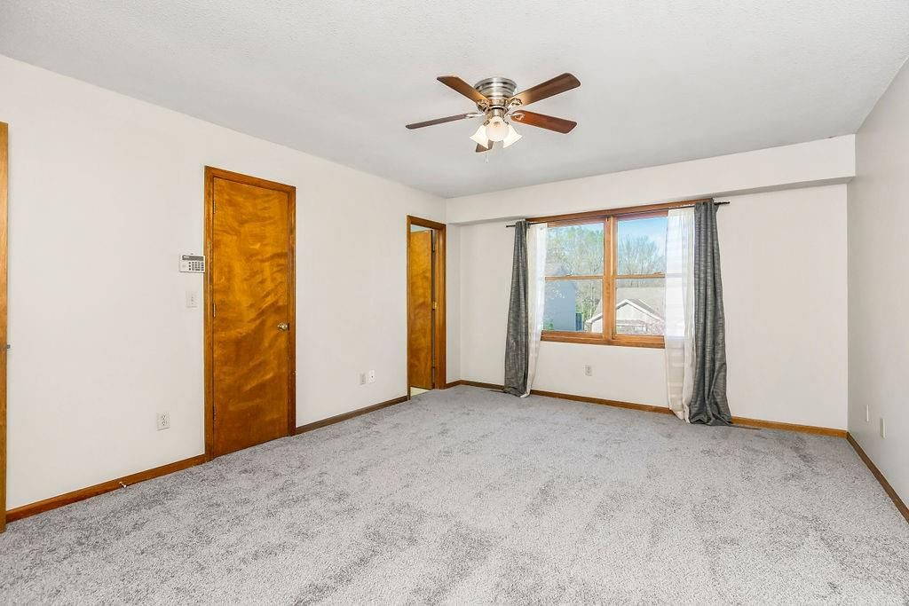 6327 N Bedford Avenue — photo 13