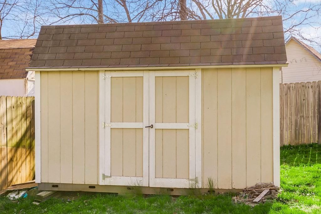 6327 N Bedford Avenue — photo 25
