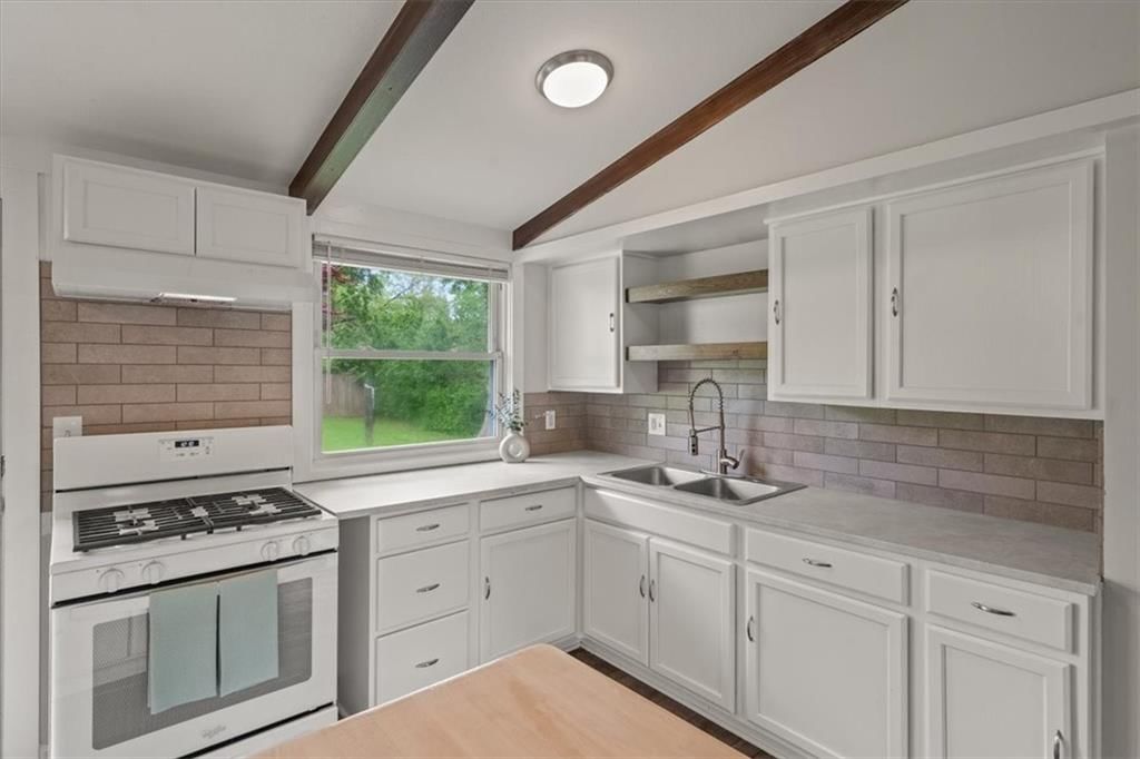 5228 Webster Avenue — photo 10